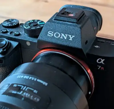 Sony Alpha A7R II + Sigma 50mm f/1.4 DG HSM ART + battery gr