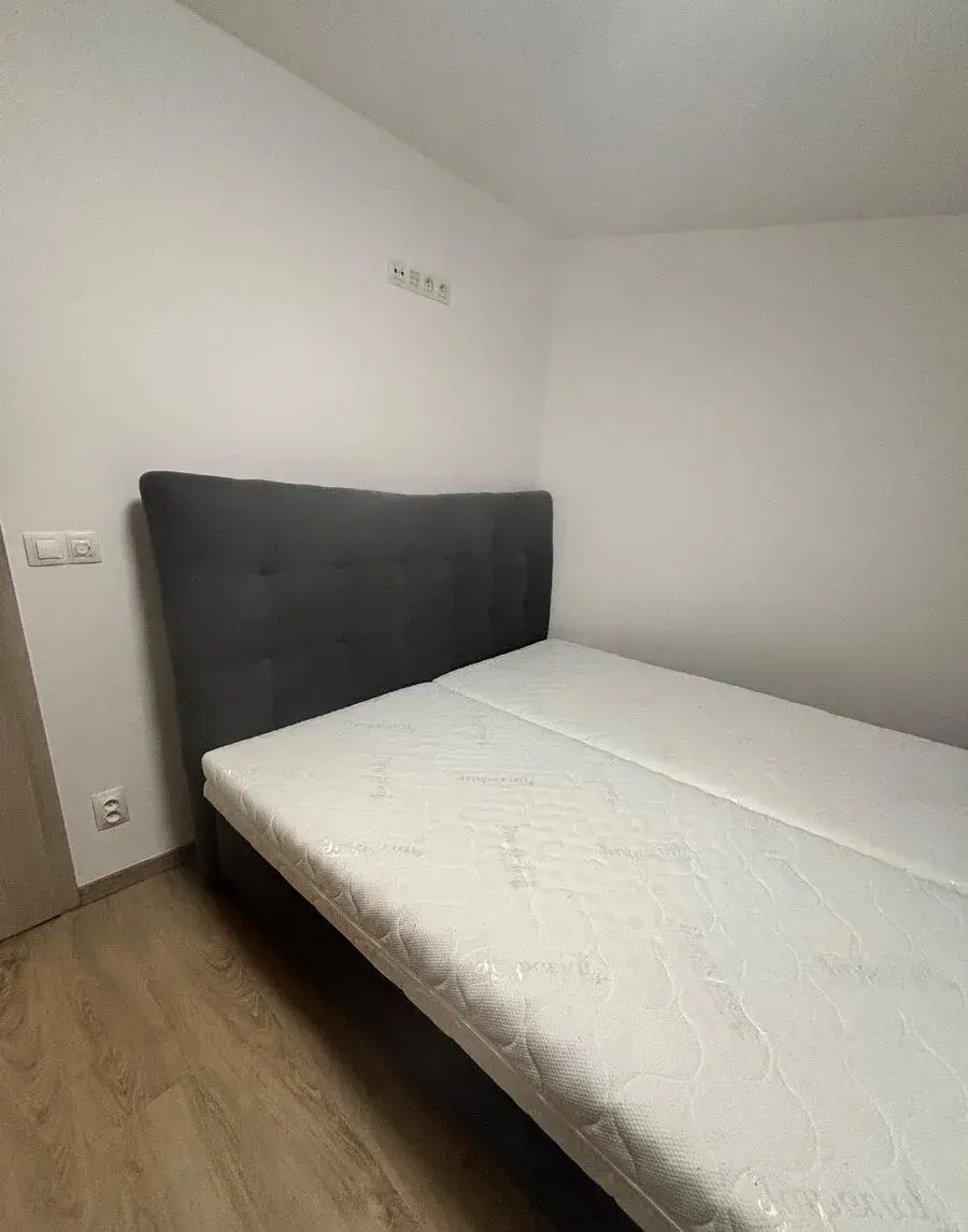 Manželská postel
