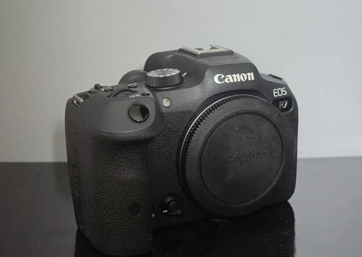 Canon EOS R7