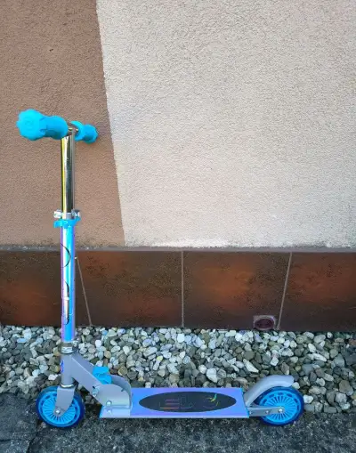 EVO dětská skládací koloěžka - téměř nová