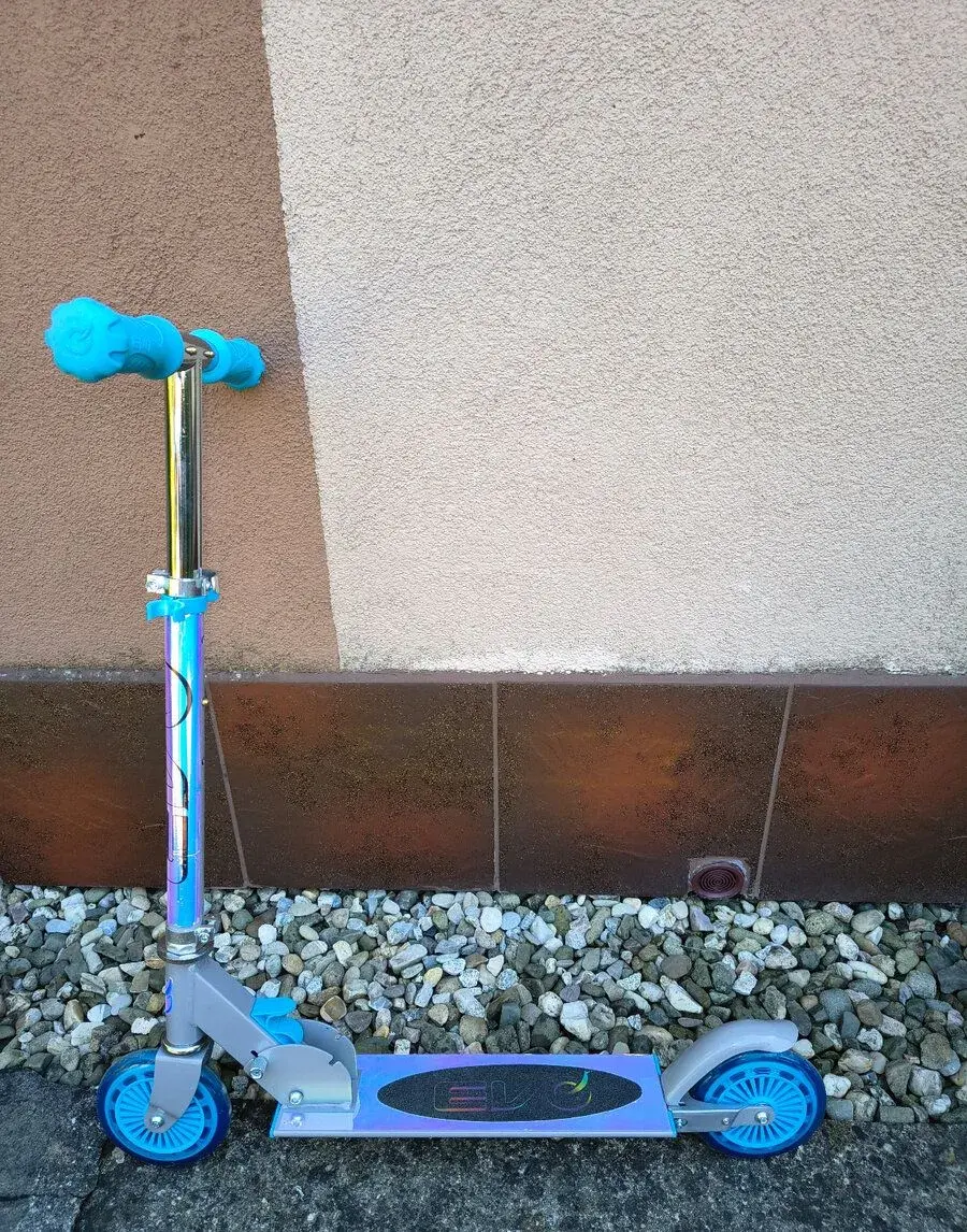 EVO dětská skládací koloěžka - téměř nová