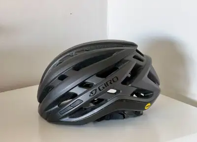 Helma Giro Agilis Mips vel. L (59-63cm)