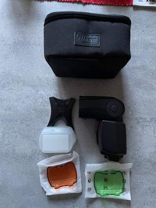 Blesk Nikon SB-700