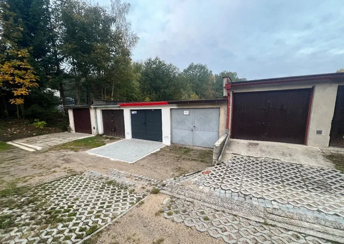 PRODEJ ŘADOVÉ GARÁŽE 17 m² – KUNRATICKÁ