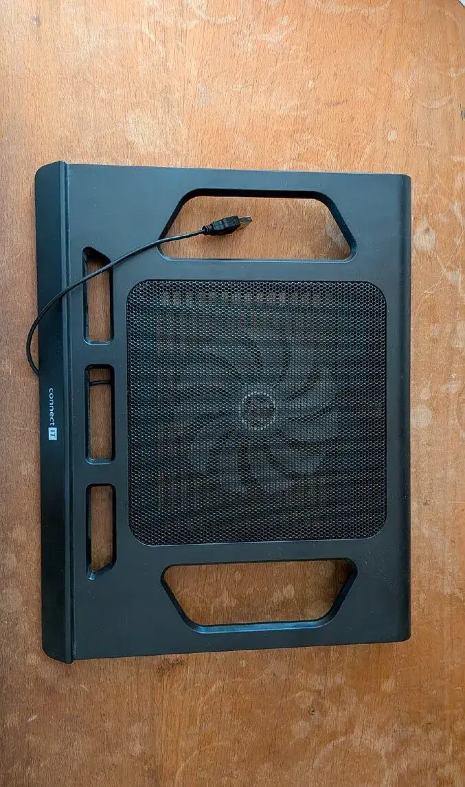 Větrák pod notebook