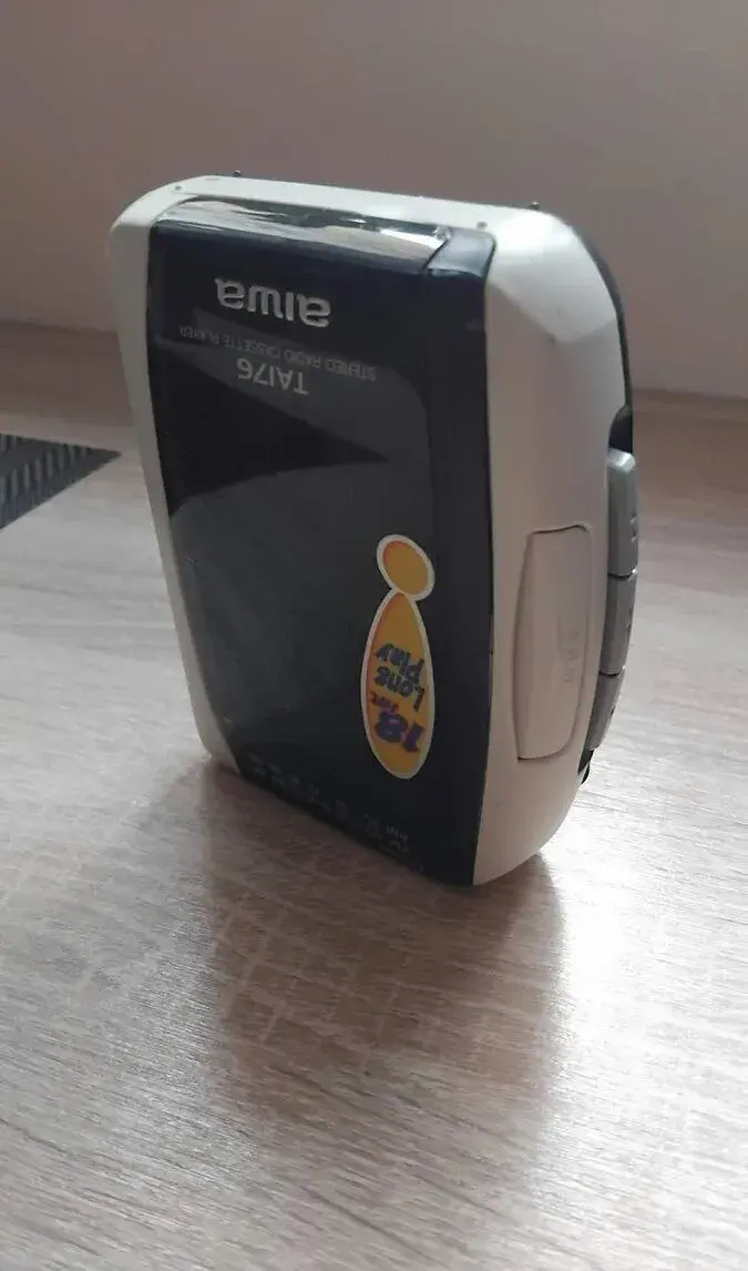 kazetový přehrávač (walkman) s AM/FM radiem AIWA