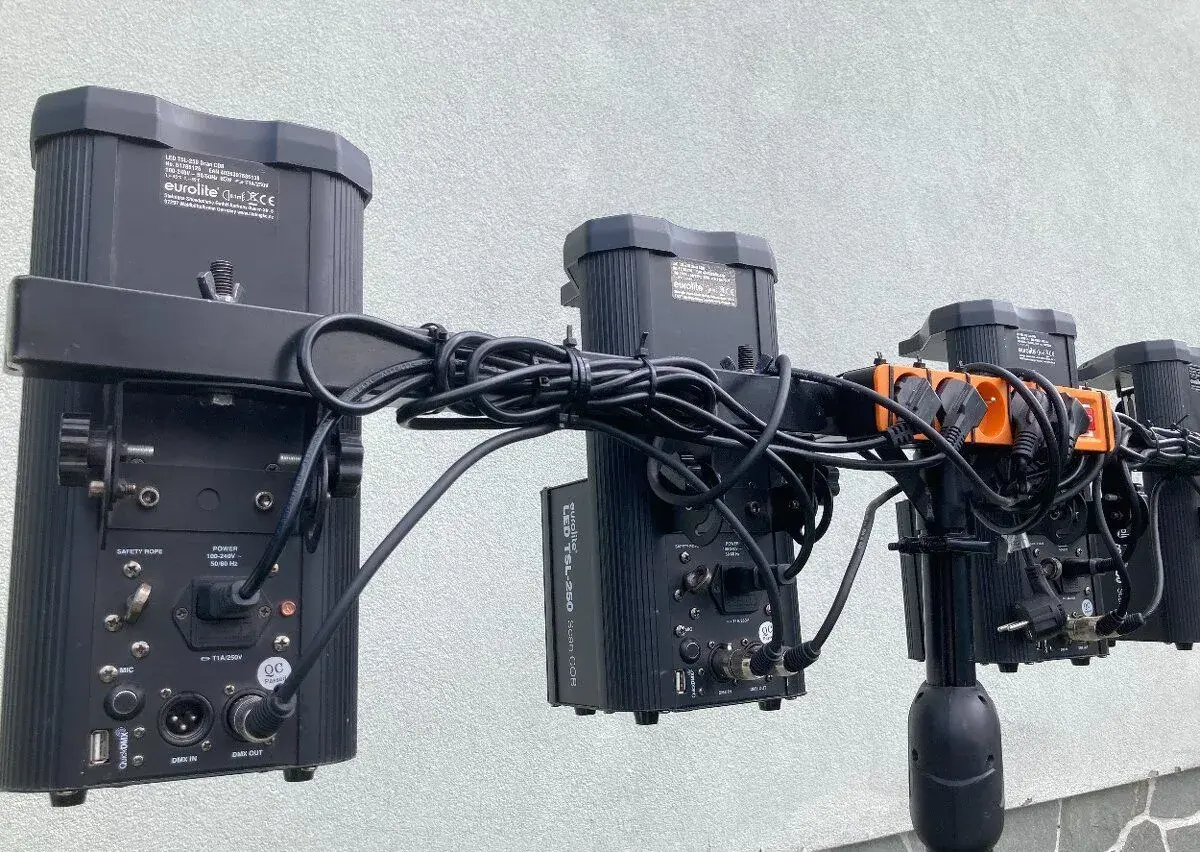 4 x LED skener EUROLITE LED TSL-250 Scan COB + stojan Hercul