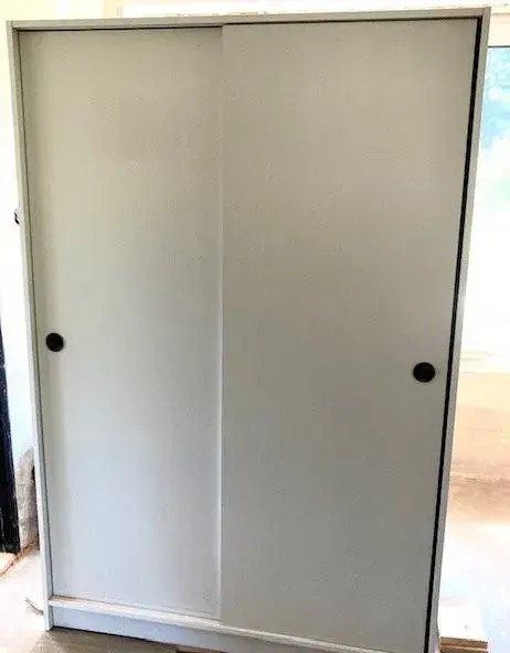 Dvě skříně s nástavci