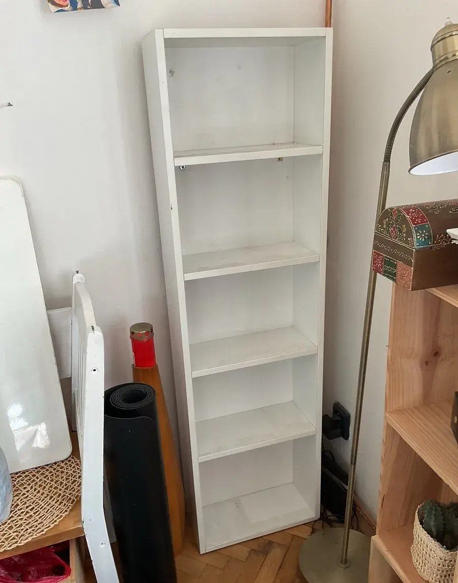 REZERVOVANO Bílá knihovna / regál
