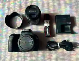 Canon 200D a Objektiv EF-S 18-55mm