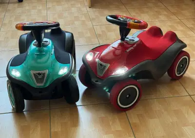 2x Odrážedlo Bobby Car Next a další výbava