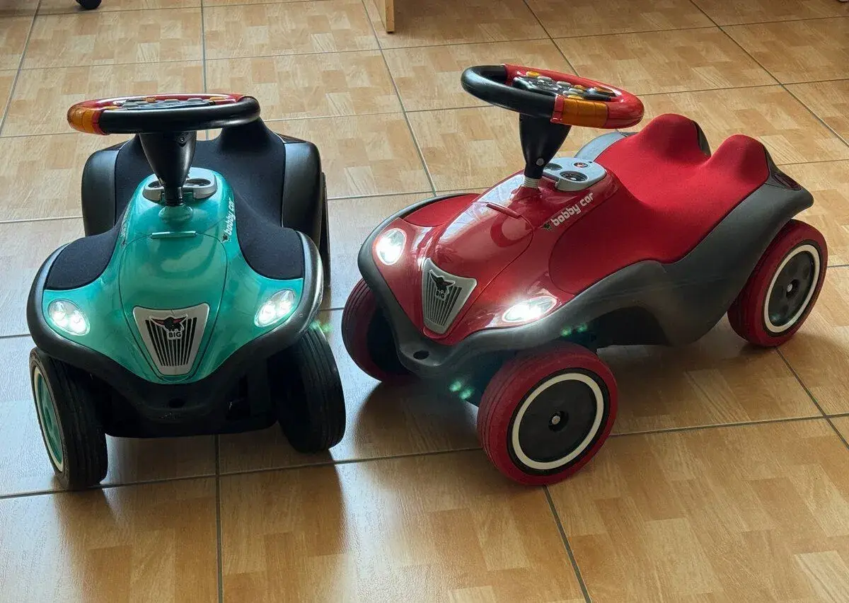 2x Odrážedlo Bobby Car Next a další výbava