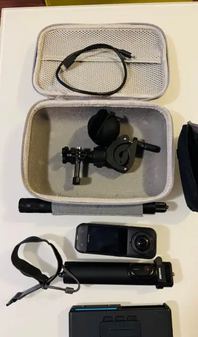 Insta360 X5 Essentials Bundle + nastavitelné selfie a držák