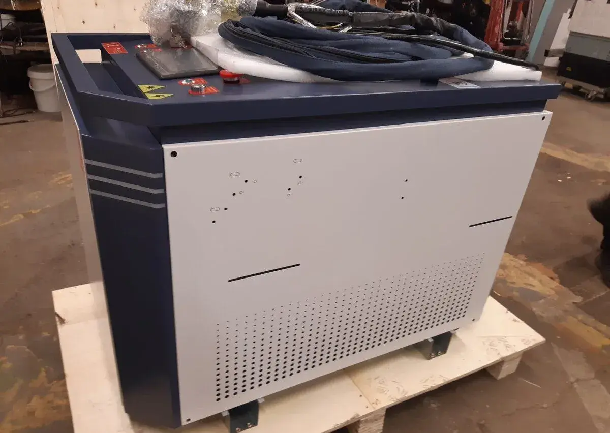 Kontinuální laserový čistič 3000W UMW UC-C30