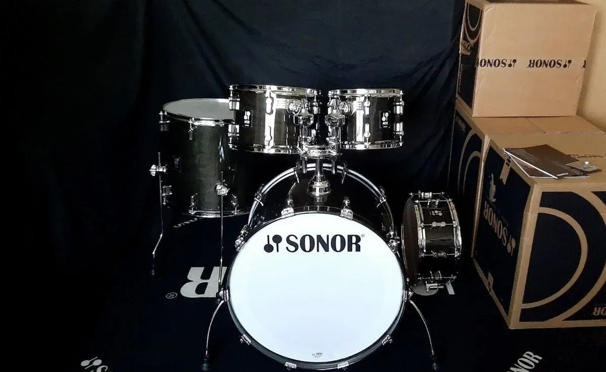 Nové bicí Sonor AQ2- lak, transparent black