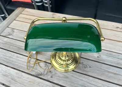 Stolní "bankovní" lampu
