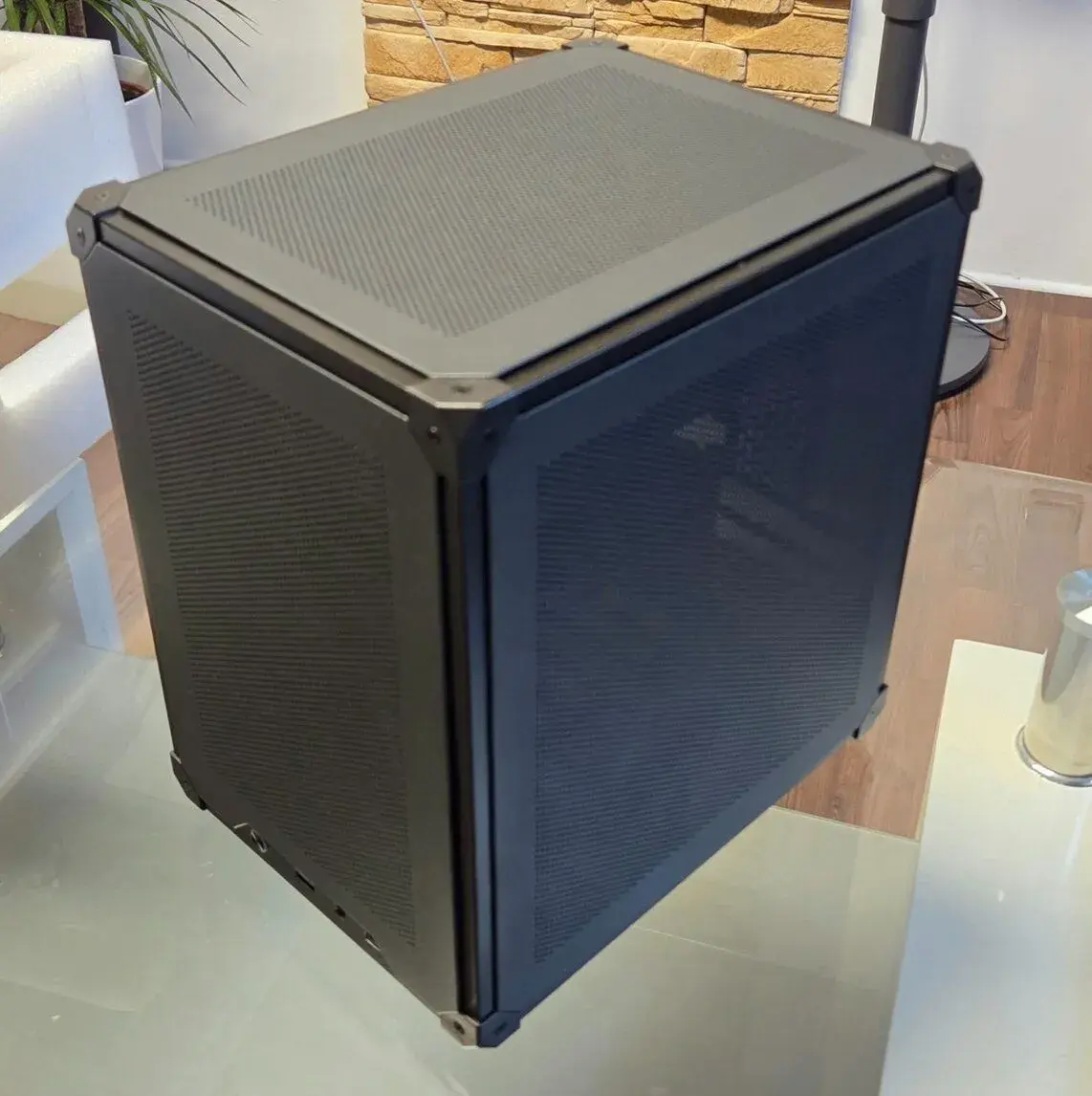 Počítačová skříň Jonsbo C6