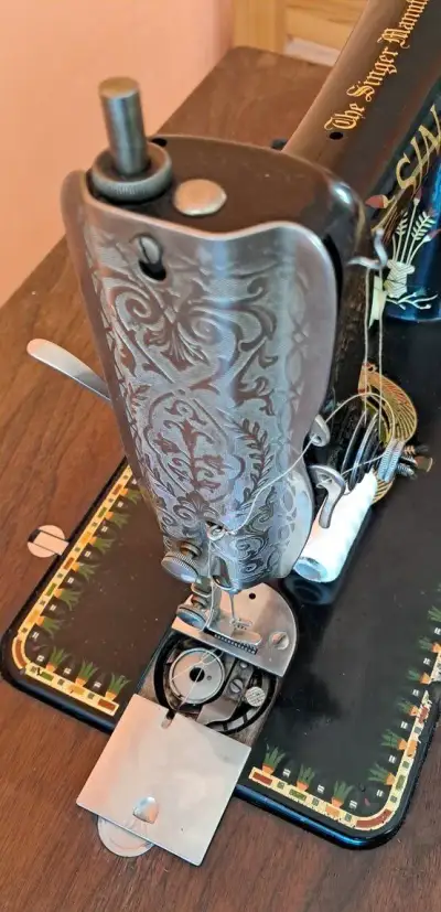 Historický šlapací šicí stroj Singer 66K z roku 1924, plně f