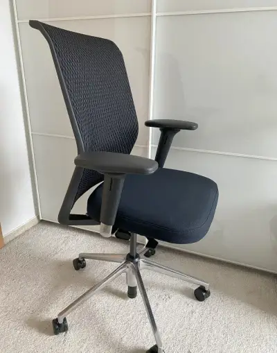 Kancelářská židle - Vitra ID Mesh diamond PC 30000,- ZÁNOVNÍ