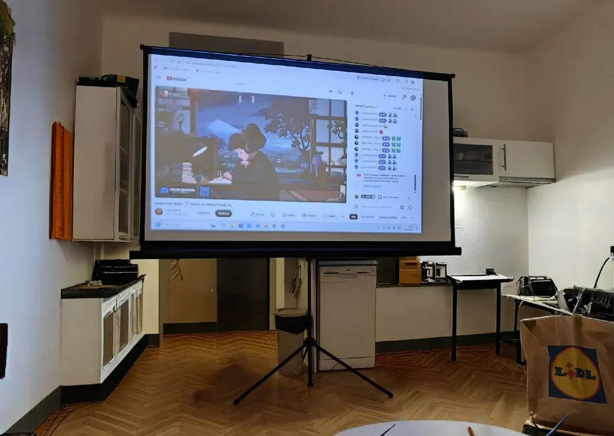 Projekční stativové plátno Havit PS100 (100") Dobrý