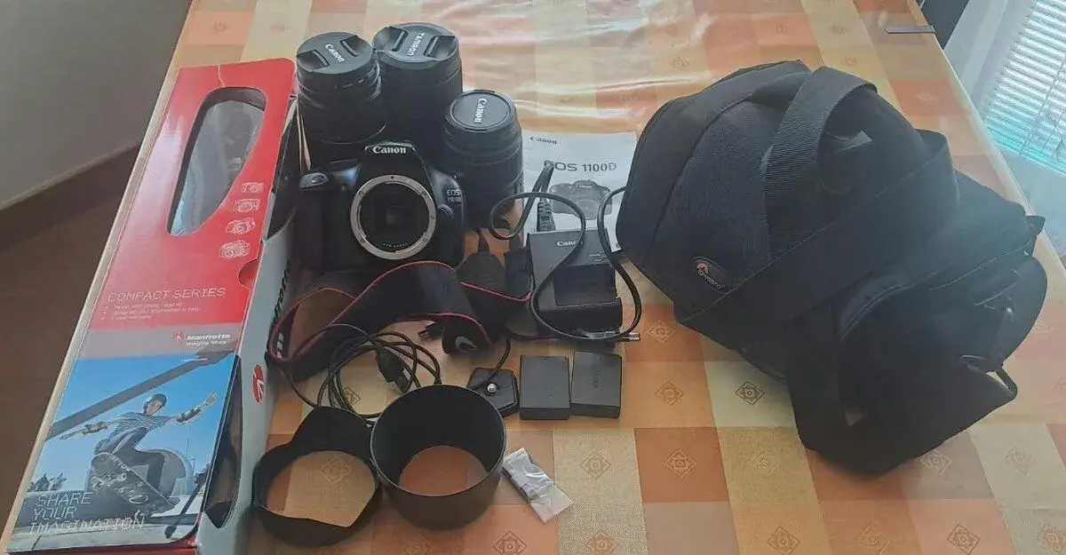 Canon EOS 1100D + 3x objektiv + stativ Manfrotto + brašna