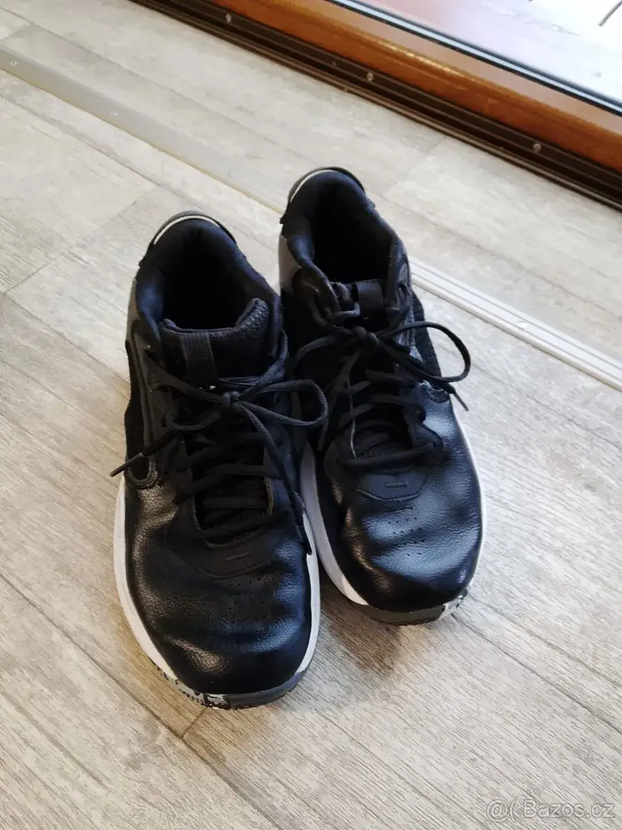 Sálová obuv zn. Under Armour