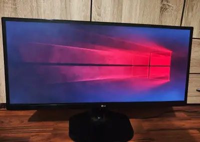 3ks UltraWide monitorů LG 25UM58 (25" IPS, 21:9) – i jednot