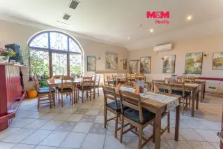 Prodej restaurace s bytem, 390 m², Suchdol