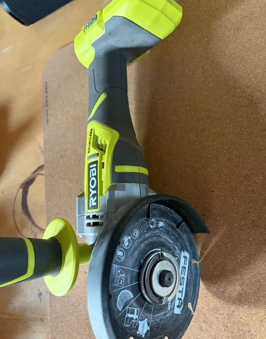 Ryobi R18AG7-0 18V 125 mm aku úhlová bruska