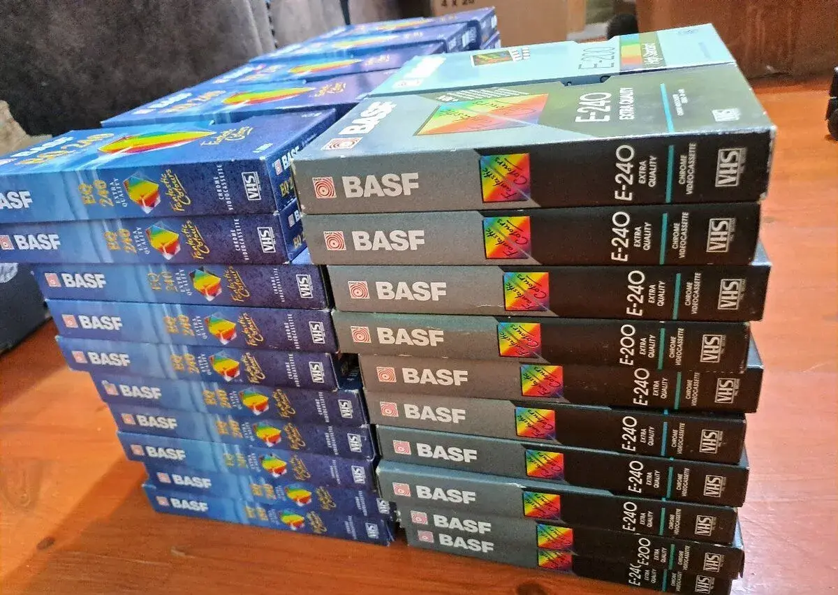 Krabičky na VHS kazety, značka BASF
