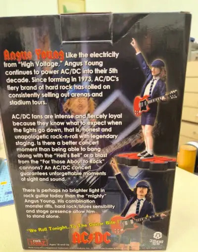 Figurka Angus Young limitovaná edice ,