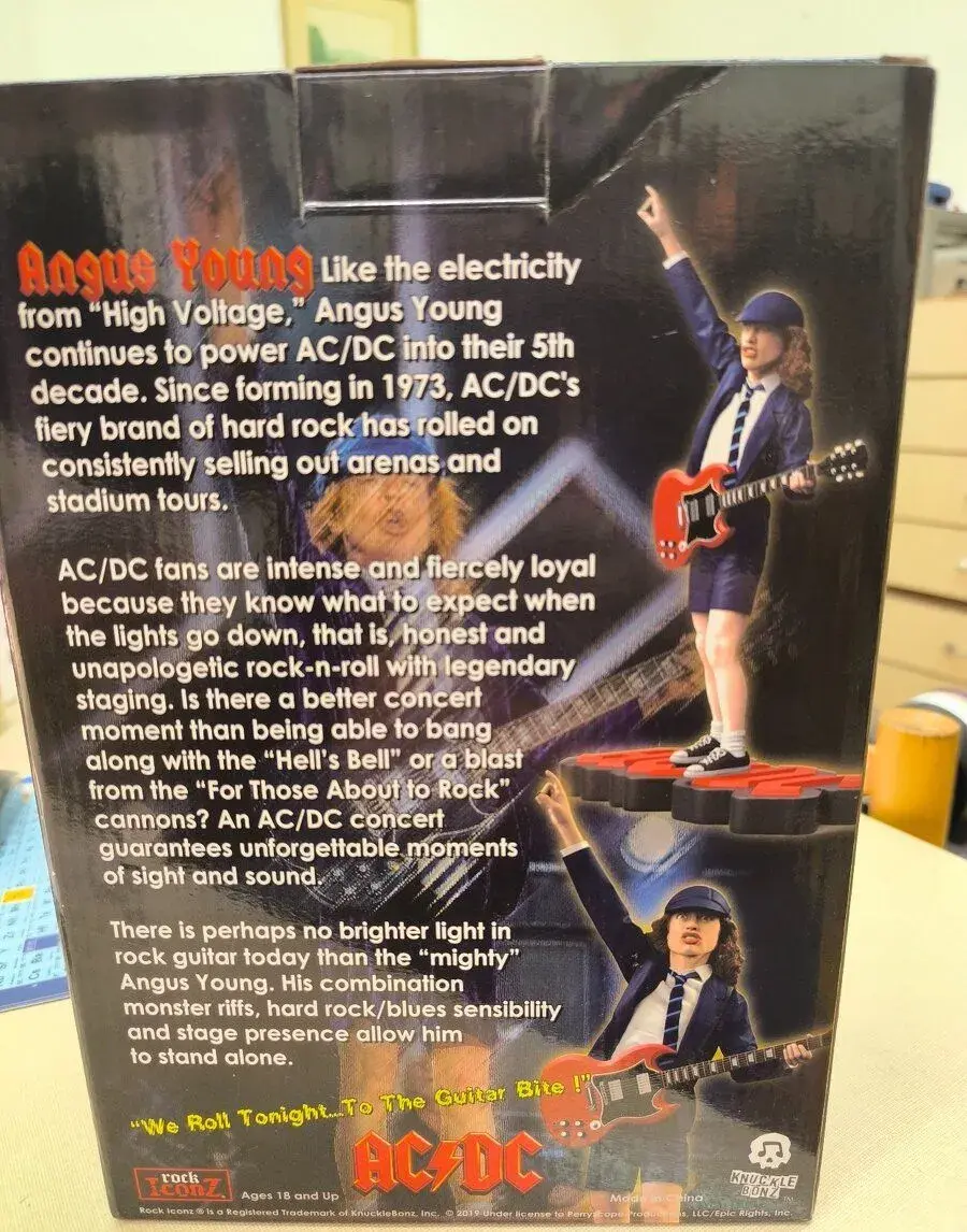 Figurka Angus Young limitovaná edice ,