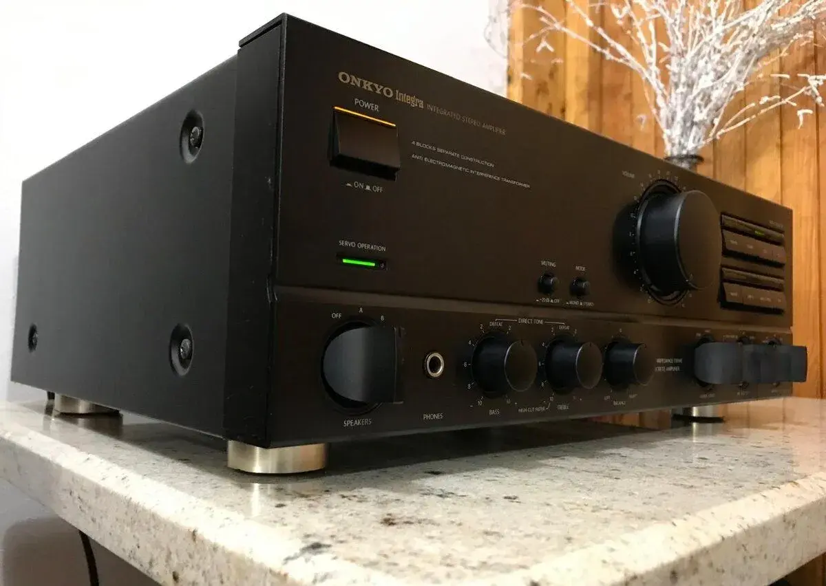 Onkyo A-8650 Top stav