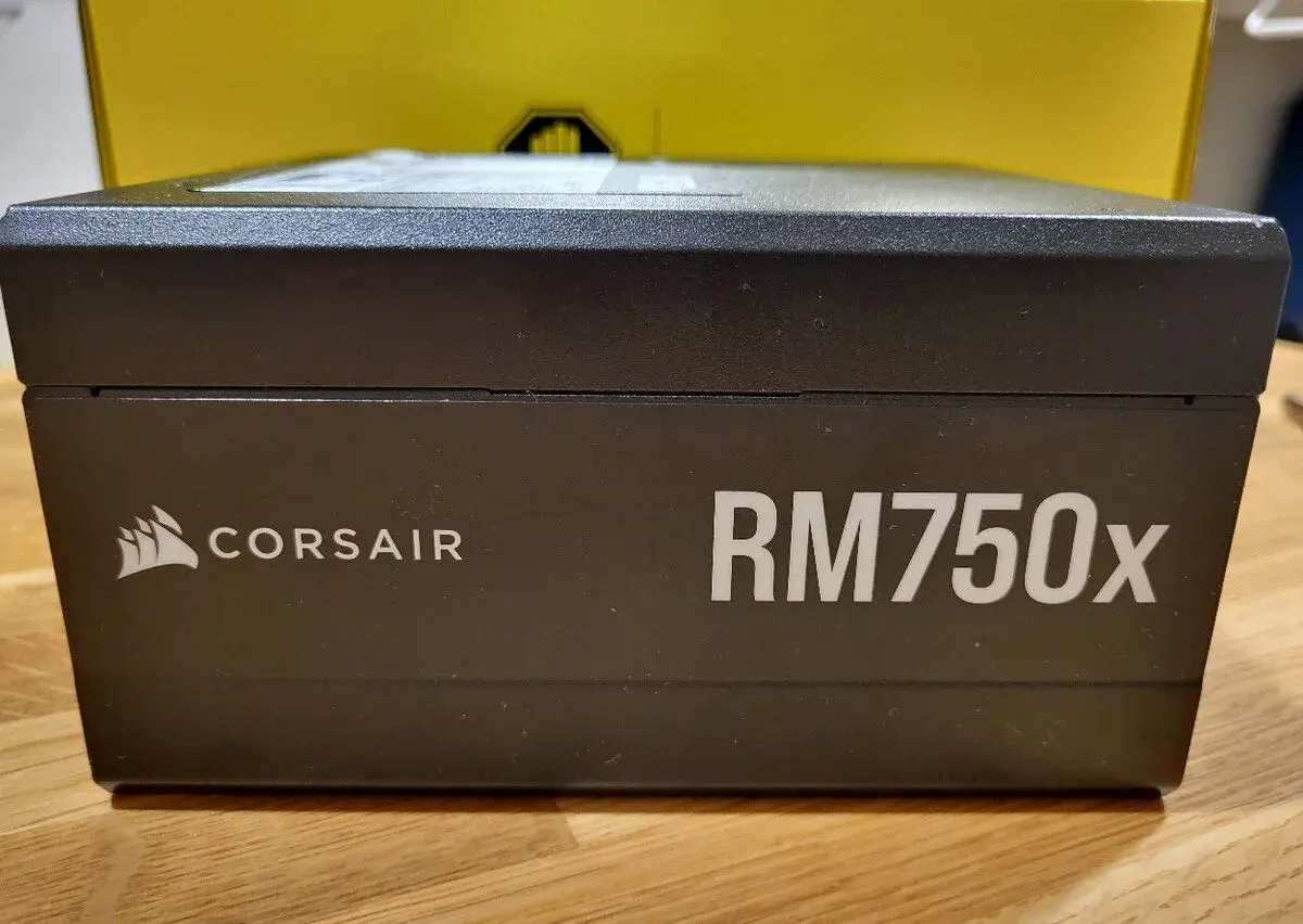 Corsair RM750x ATX 3.1 – 750 W