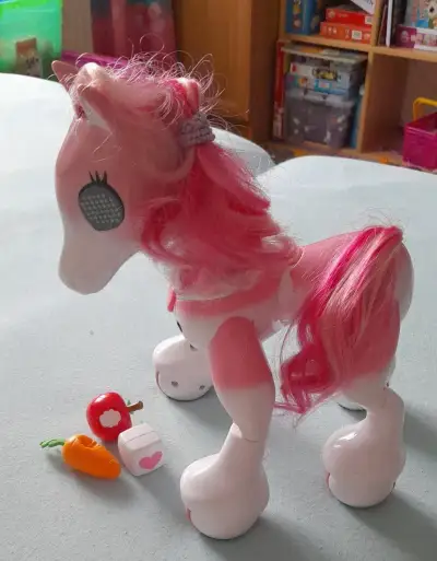 Spin Master Zoomer pony pink