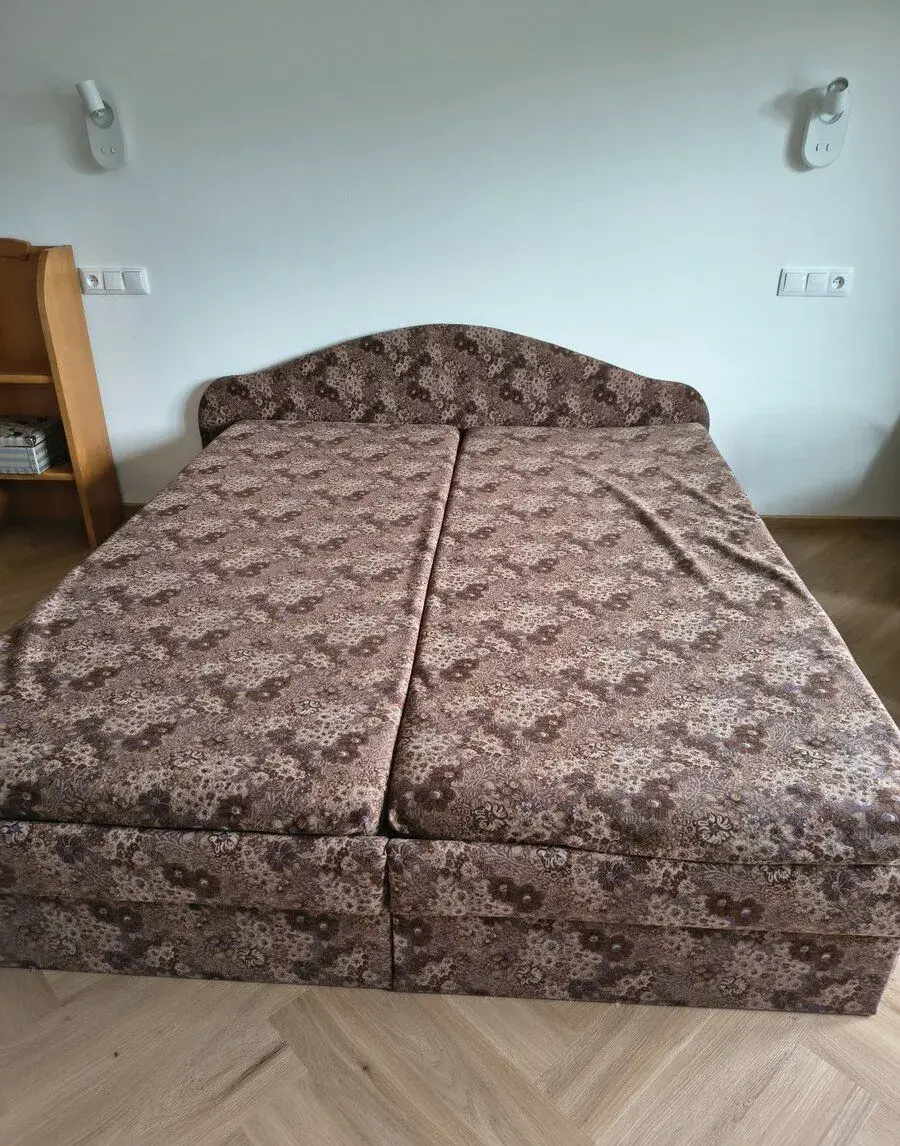 Čalouněná postel 160x200cm