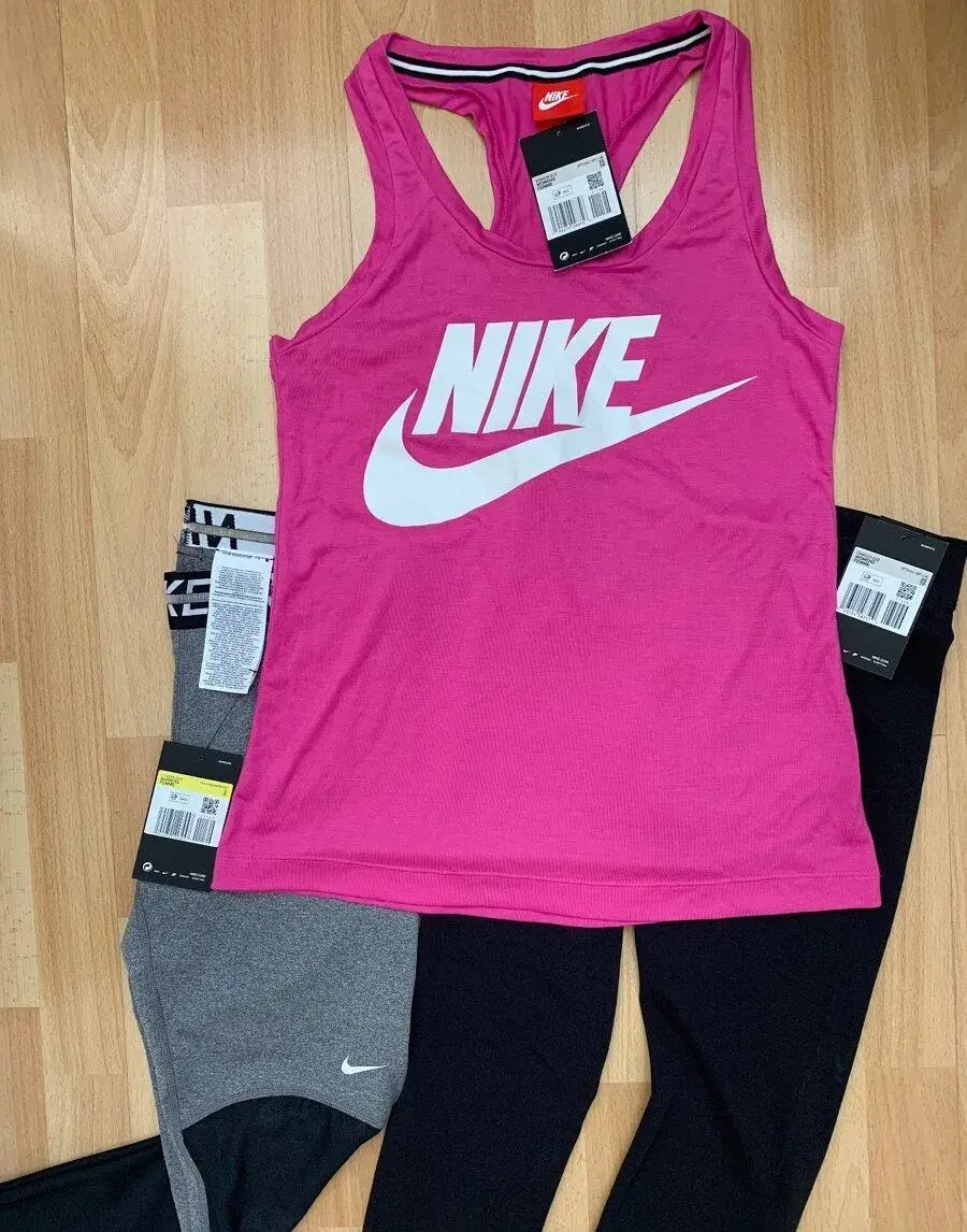 Novy top,tilko zn. Nike vel. XS-S