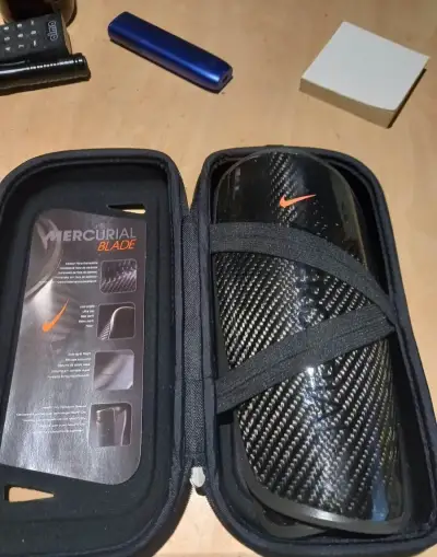 Nike Mercurial Blade karbonové chrániče holení - vel. L
