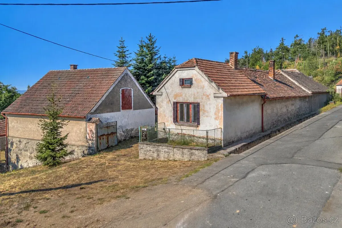 Prodej chalupy - dvě stodoly, garáž, Mikulovice u Třebíče