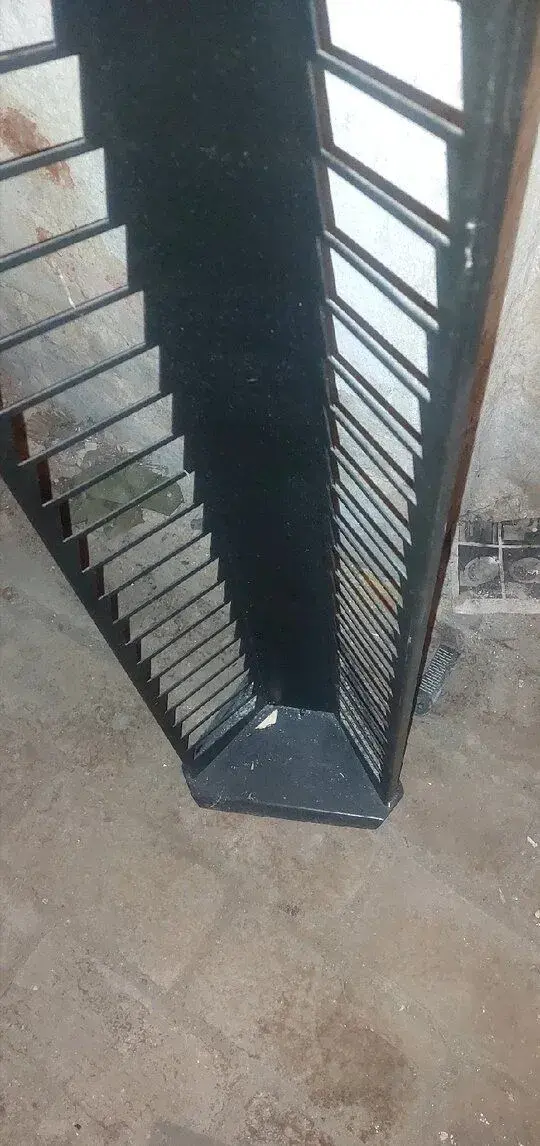 Kovovy stojan na Vhs video kazety