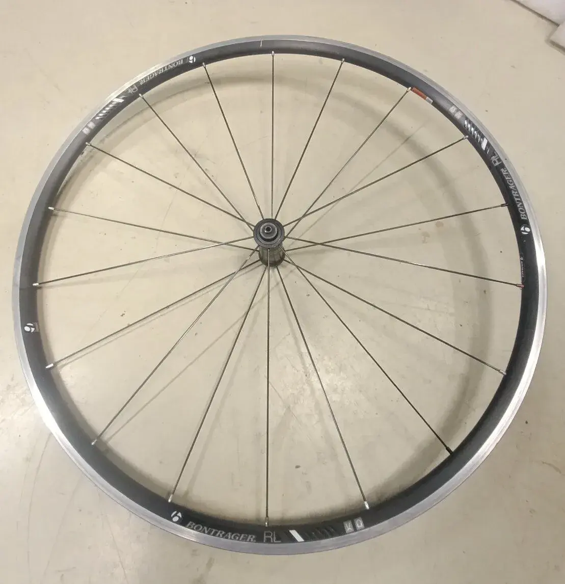 Vypletené kolo Bontrager RL