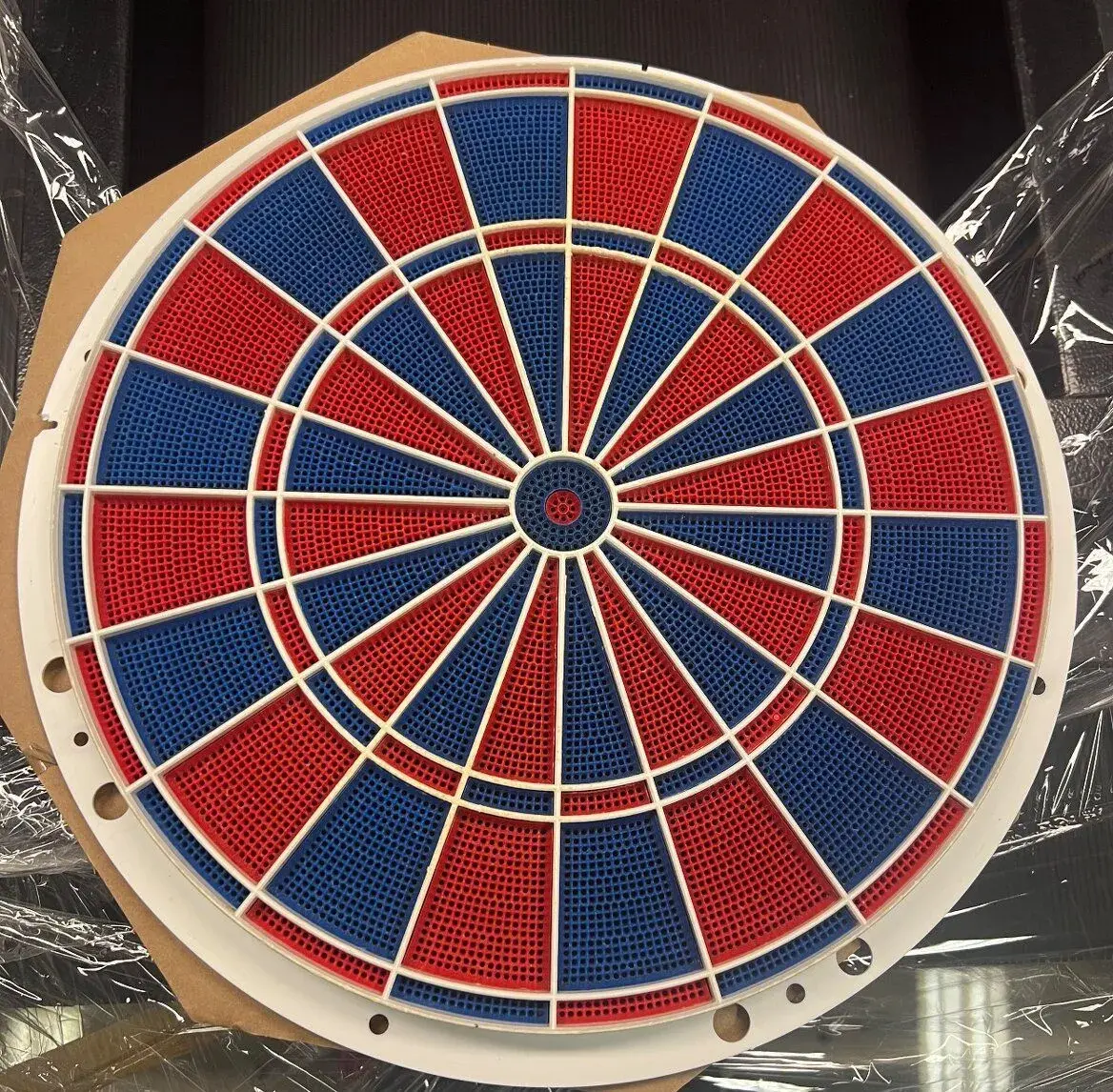 Pavouk se segmenty, šipky, cyberdine, diamond dart, Lowen