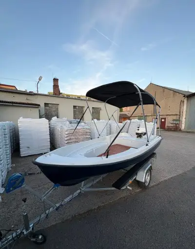 Laminátový člun DAN 385 + Yamaha 5 HP 4T + přívěs