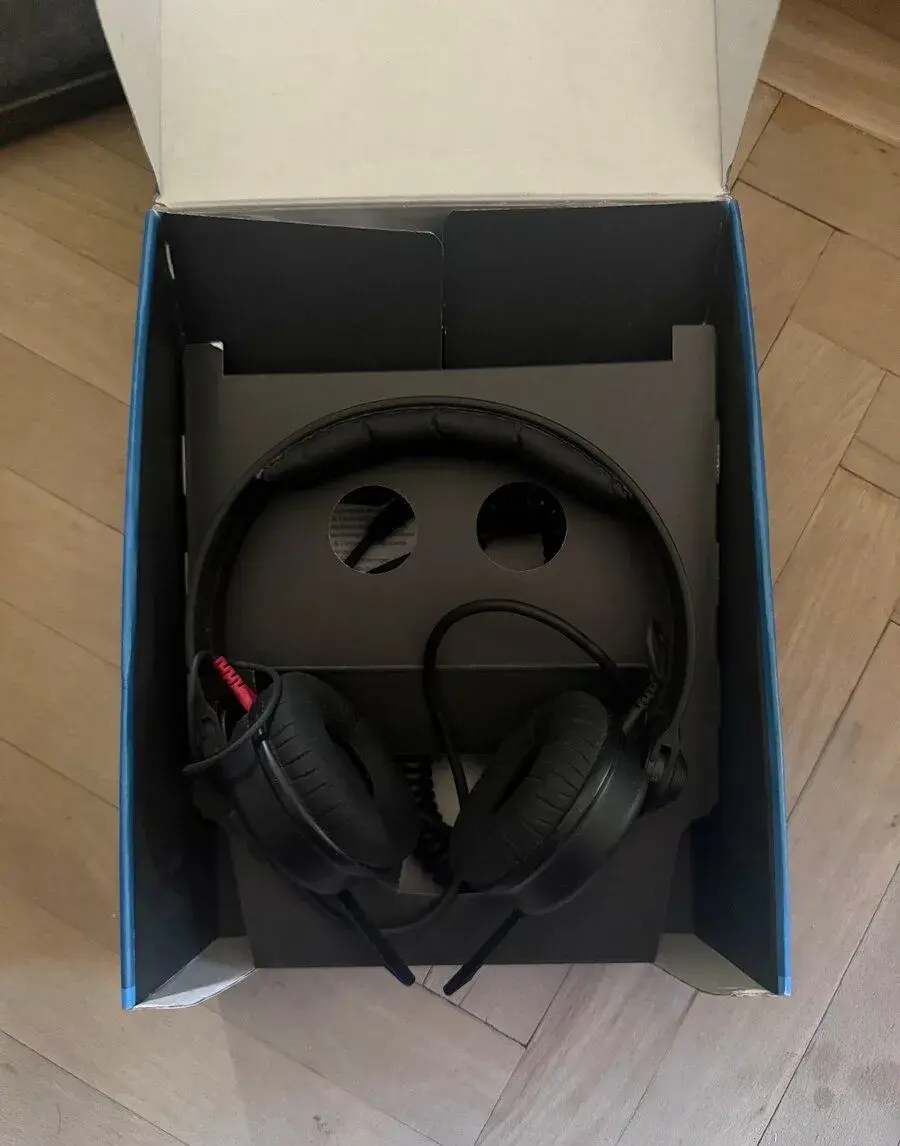 Sennheiser HD 25 PLUS – STAV NOVÝCH (Kompletní balení)