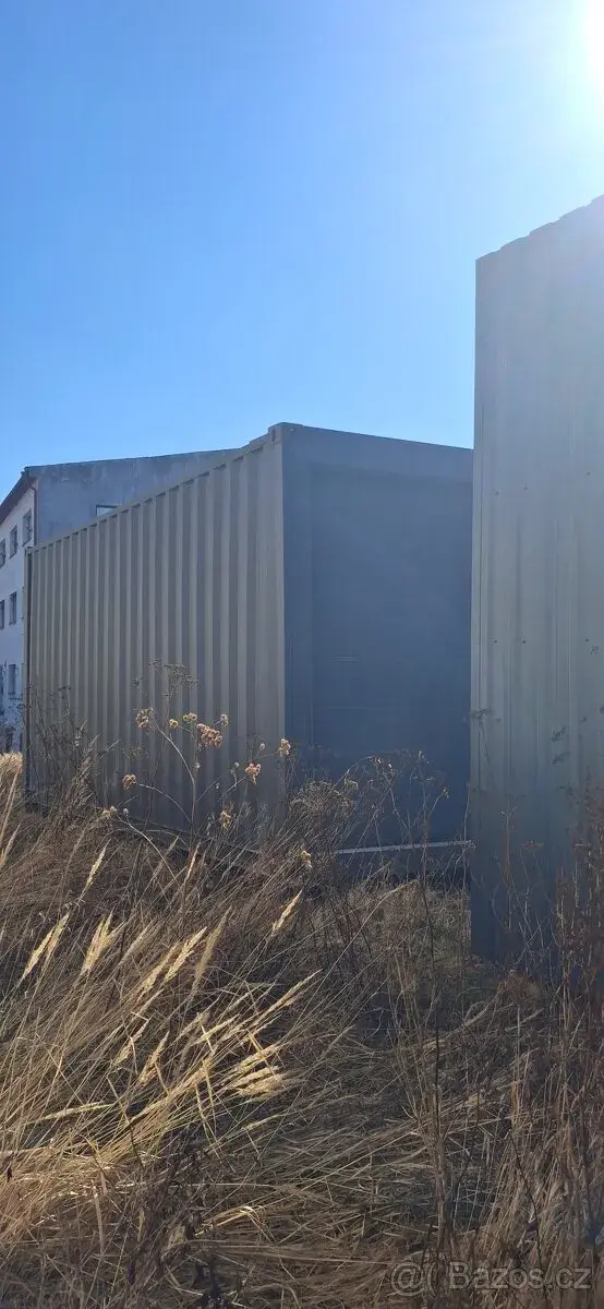 SKLAD 15 m² – Sekční elektrická vrata