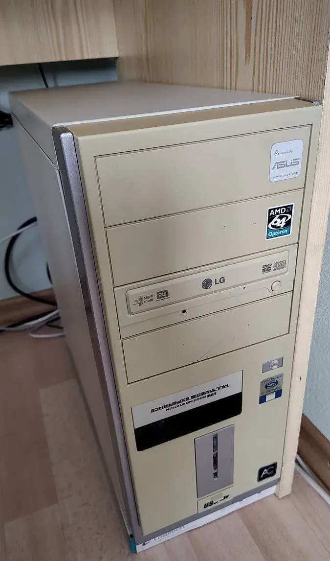 PC soc.775, C2D E7600, monitor