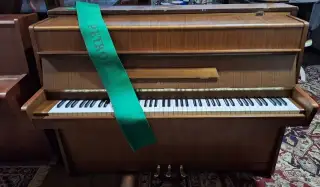 Piano klavir petrof