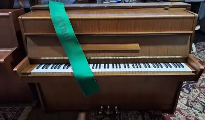 Piano klavir petrof