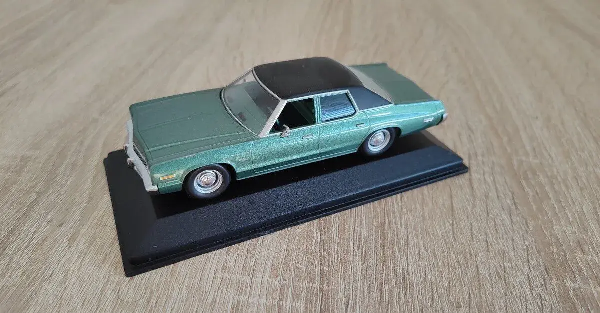 Dodge Monaco 1974 Minichamps 1:43