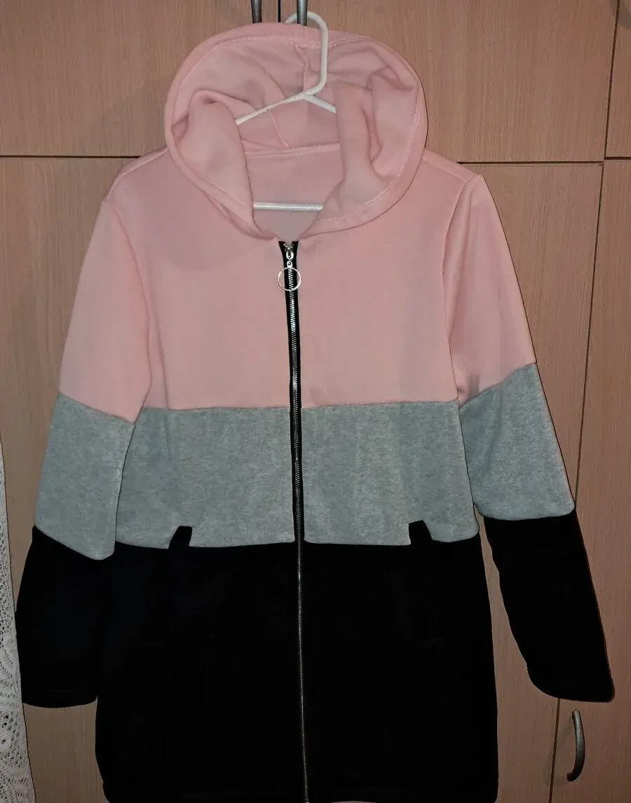 Mikiny, noční košile, trička, bunda, papuče, kalhotky a jiné
